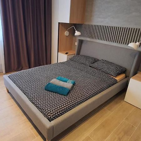 City Center Chic Studio Бухарест Экстерьер фото
