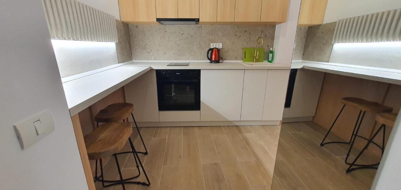 City Center Chic Studio Бухарест Экстерьер фото